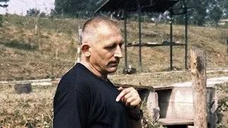 Komunikat 09/2025
Dzisiaj 10.02. mija 19 rocznica śmierci ppk Leszka Drewniaka pseudonim Diabeł. Jednego z założycieli  Grupy Reagowania Operacyjno Manewrowego zwanej GRIOM czyli JW 2305 . Wspaniały żołnierz. Mistrz karate shotokan, którego miałem okazję poznać osobiście i trenować pod jego okiem na seminariach w Kowarach. Cześć jego pamięci.
R.I.P. 1951-2007