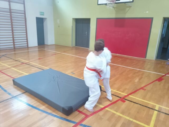 Czwartkowy Trening padów z Judo, jako trening przygotowawczy przed treningiem podcięć i wycięć w karate.