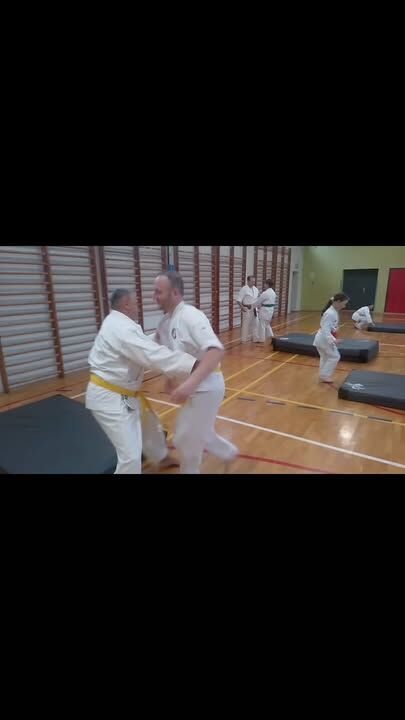 A tak "kadra masters" Instytutu Bushidan Oleśnica trenowała rzuty na materac. Brawo Robert, Łukasz Bartek, Karol i Kamila.